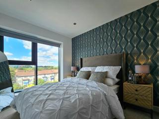Luxury 2BR Penthouse-1 Skyline Terrace City Center - Leeds - 3