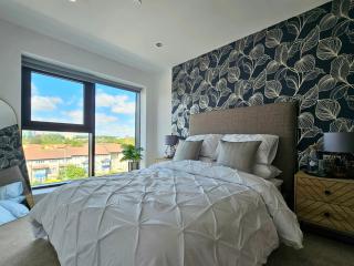 Luxury 2BR Penthouse-1 Skyline Terrace City Center - Leeds - 4