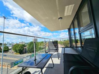 Luxury 2BR Penthouse-1 Skyline Terrace City Center - Leeds - 0