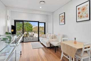 Harbour Glimpses & Modern Comfort - Sydney - 1