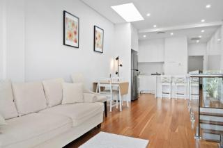 Harbour Glimpses & Modern Comfort - Sydney - 2