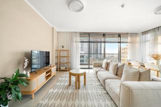 FIRST CLASS 2BR Timeless Vibes & Pool View - 9