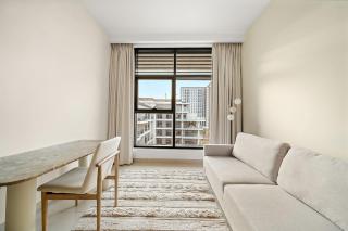 FIRST CLASS 2BR Timeless Vibes & Pool View - 6