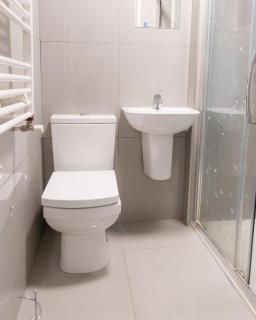 D'Luxe 5 beds En-suite Home in London - Isleworth - 5