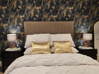 Leeds City Centre 2BR Apartment - Luxury Stay with Private Terrace - Leeds - 3