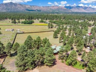 Amazing Views Central AC 5 ac of Privacy Lawn Games and HOT TUB - Elden Pueblo - 6