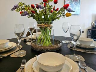 Leeds City Centre 2BR Apartment - Luxury Stay with Private Terrace - Leeds - 7
