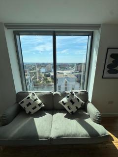 Modern 2-Bed in MediaCityUK Hub - Manchester - 6