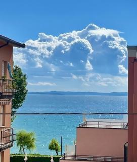 Lussuoso Appartamento vista lago con spiaggia privata - 0