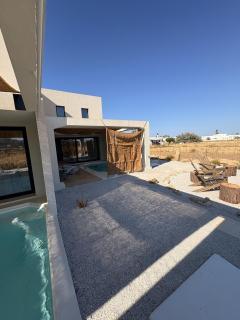 Theta Skyros - - 7