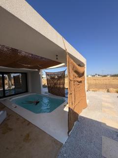 Theta Skyros - - 5