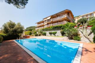GuestHost - Bordighera Terrace APT with Parking & Shared Pool - Bordighera - 0