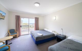 BATHURST GOLDFIELDS MOTEL at 428 CONROD STRAIGHT MOUNT PANORAMA - 5