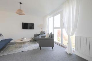StayRight 2 Bed Flat with Serene Water View & Free Parking - Cardiff - 6