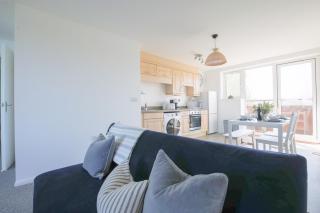 StayRight 2 Bed Flat with Serene Water View & Free Parking - Cardiff - 2