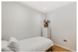 2 Bedroom Apartment Queensway - Moffat - 0