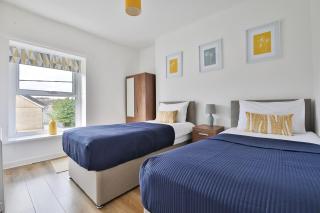 Stunning 3 Bed Townhouse - 7