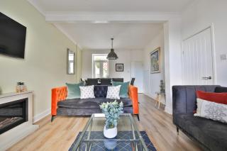 Stunning 3 Bed Townhouse - 4