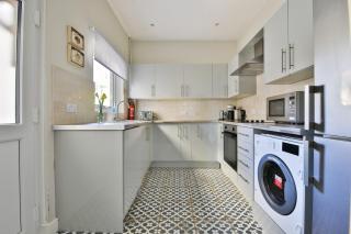 Stunning 3 Bed Townhouse - Seven Sisters - 8