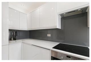 2 Bedroom Apartment Queensway - Moffat - 9