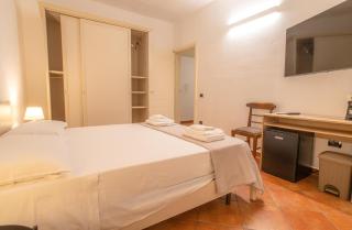 Porto Vecchio Rooms - 8