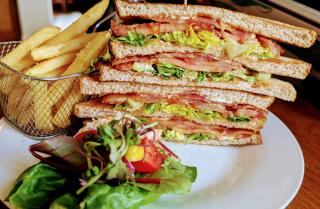 The Castle Inn - - 9
