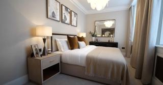 Refined City Living – 4-Bedroom Apartment in Mayfa - London - 1