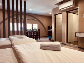 Stylish, Modern Room for 4, City View, Tusita - Malacca - 1