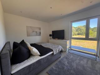 neue 90qm Ferienwohnung mit 3 Schlafzimmern in Seenähe - Pouch - 3