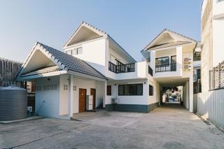 Modern Family House - 4 Bedrooms and 2 living rooms - fully furnished - 5 mins from Old Town with Art Gallery - Coffee Shop - and Creative Workshop - DEJA Home - 0