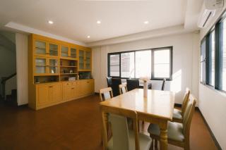 Modern Family House - 4 Bedrooms and 2 living rooms - fully furnished - 5 mins from Old Town with Art Gallery - Coffee Shop - and Creative Workshop - DEJA Home - 5