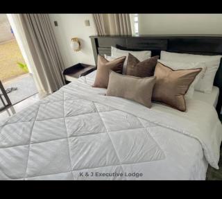 KandJ EXECUTIVE LODGE - Liwonde - 1