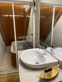 Hotel Shanti Kunj Inn - - 5