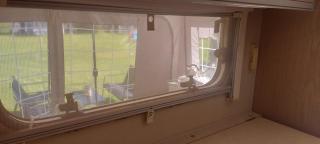 Ingerichte caravan met voortent op camping Westenenk - 5