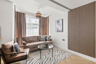 Chic London Flat I free parking I extended stays - Harrow - 0