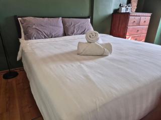 4-10pax Doorstep To PRIVATE BEACH "HEALING", WATERSPORT, Bbq Set, Pool, Wifi, 50"TV - Port Dickson - 3