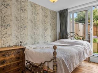 Pass the Keys Bright Town-Centre Flat with Outdoor Area - Ulverston - 2