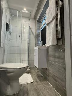 Letzi Premium Cozy Retreat Private En-Suite Rooms, Heathrow Airport - Hayes - 5