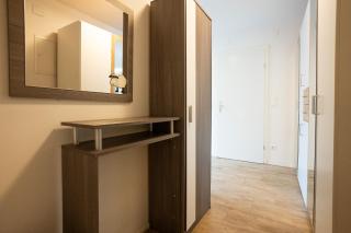 EasyStay Studio with Queen-Size Bed, Self Check-in - Vienne - 1