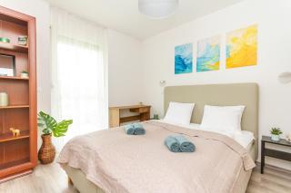 2BR Lakeside Haven w AC by NW - Siófok - 0