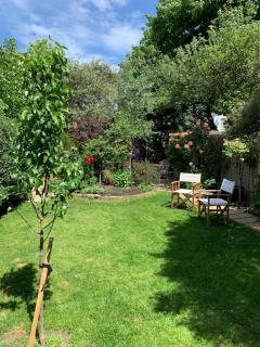 Light, spacious two double bed flat - 7