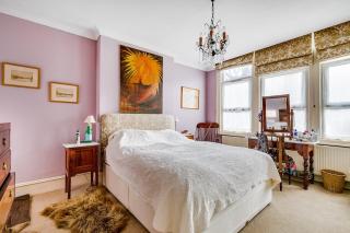 Light, spacious two double bed flat - 4