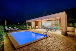 Frontline Korcula Villa A Stones Throw To The Beach Villa Korcula Bay View Beautiful 3 Bedroom Villa - Korčula - 9
