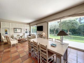 3-bedroom apartment on La Croisette with garden - 0