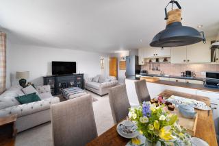 Upper Tallet at Accott Manor - - 8