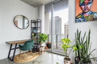 2BR Centro Condo - Gym Pool & City Views - Miami - 1