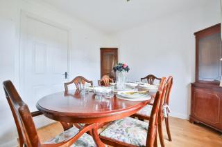 Homely 5 Bed House - 15 Mins to Cardiff City - 2