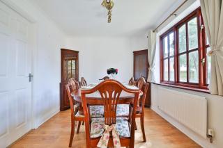 Homely 5 Bed House - 15 Mins to Cardiff City - 8