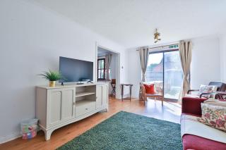 Homely 5 Bed House - 15 Mins to Cardiff City - 3