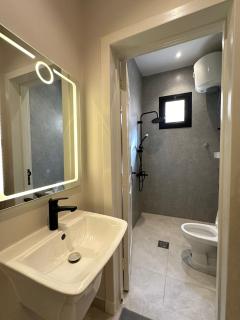 LP125 Livedin Luxury 1BR Apartment Al Yarmouk - Riad - 4